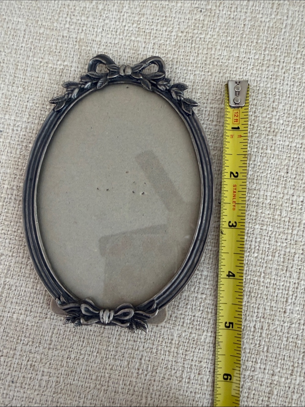 Vintage-Style Oval Ribbon Photo Frame - Picture 4 of 4